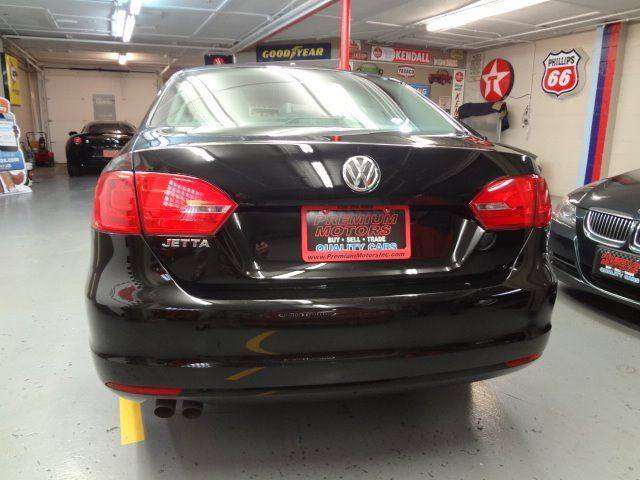 2011 Volkswagen Jetta 4dr Sedan 6A